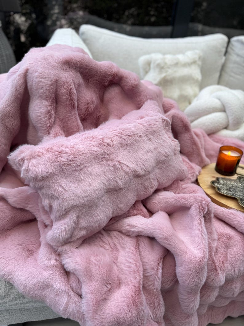 Faux Fur Double Sided Pillow Cover 
Faux Fur Pillow Cover 
Fall Pillow Cover 
Floor Pillow 
Plush Pillow
Bubble Pillow Cover
Pillow Case