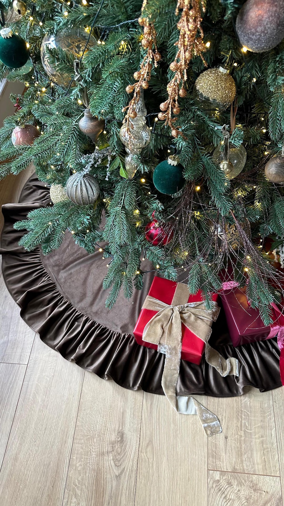 ベルベットのクリスマスツリースカート - フリル付きのエレガントな
