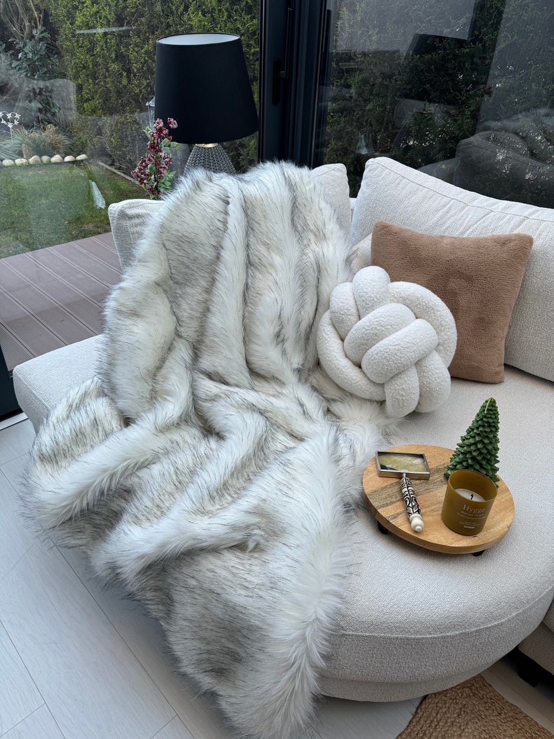 SevaraDekor Faux Fur Throw Blanket