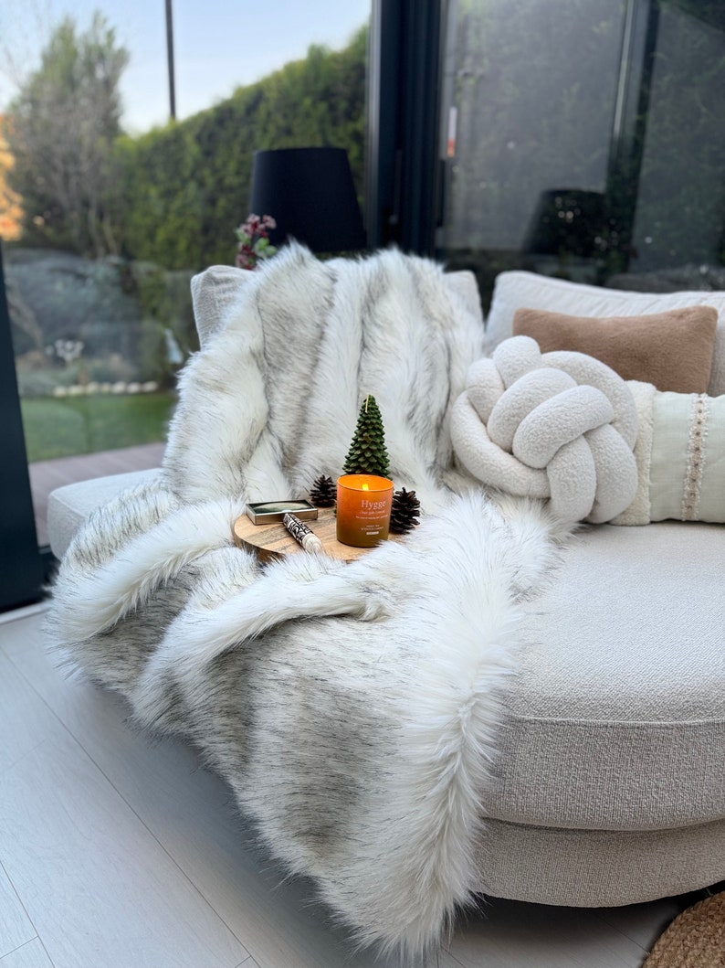 SevaraDekor Faux Fur Throw Blanket - Thumbnail 4