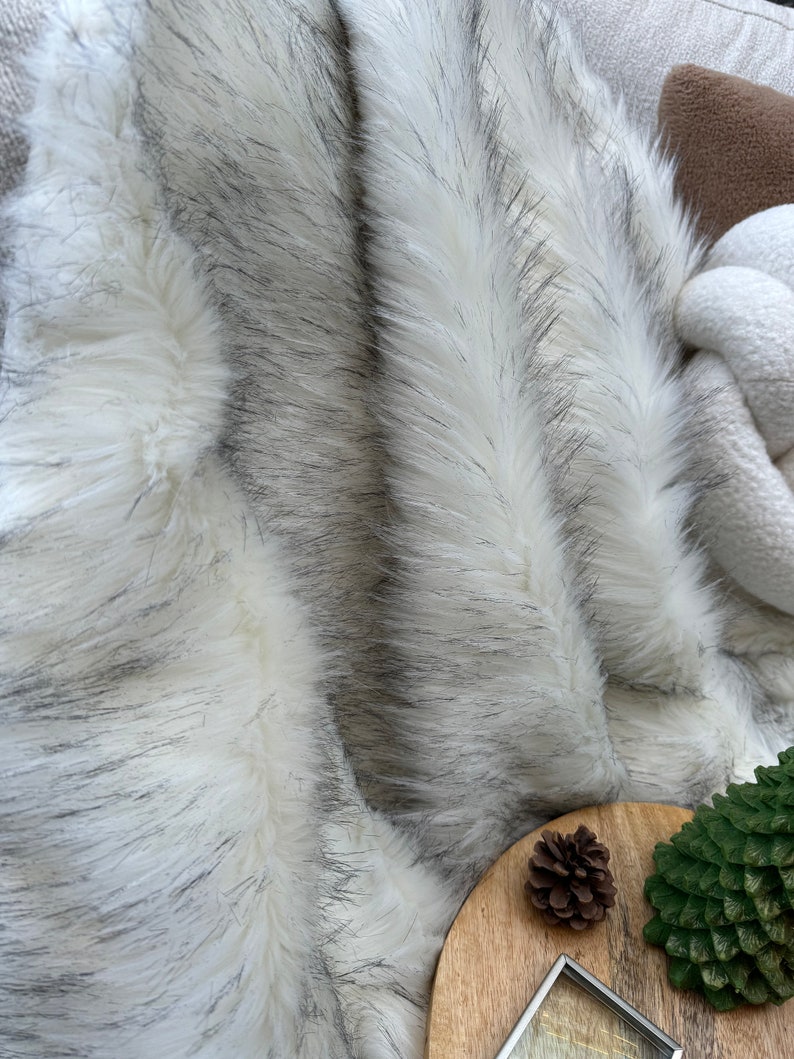 SevaraDekor Faux Fur Throw Blanket - Thumbnail 5