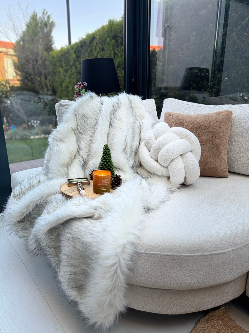 SevaraDekor Faux Fur Throw Blanket - Thumbnail 2