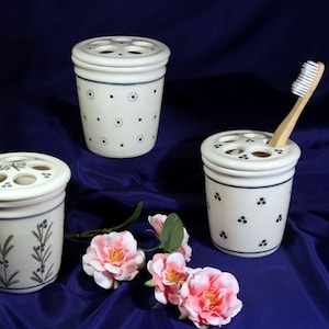 Handmade porcelain toothbrush jar / porcelain / bathroom / toothbrush / decoration / fine decorations / ceramic / white / simple motifs