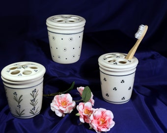 Pot à brosse à dents en porcelaine fabriqué à la main avec de fines décorations - décoration parfaite pour la salle de bain !