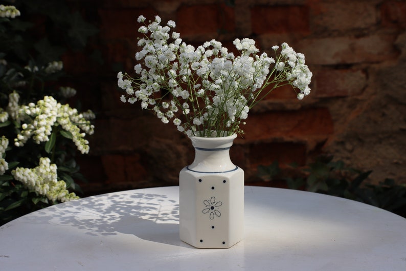 Pequeño jarrón de porcelana cuadrado hecho a mano para flores de primavera decoración perfecta para Pascua imagen 4