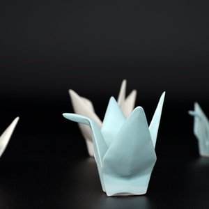 Figurine de grue Origami en porcelaine japonaise, Sculpture d'oiseau faite à la main, grue en céramique 3d, décoration artistique, décoration de maison, cadeau de mariage image 2