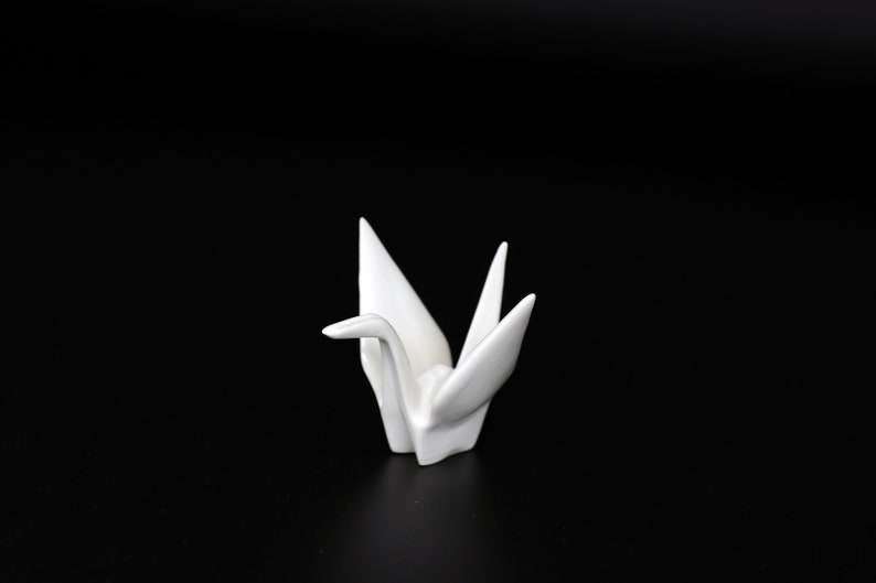 Figurine de grue Origami en porcelaine japonaise, Sculpture d'oiseau faite à la main, grue en céramique 3d, décoration artistique, décoration de maison, cadeau de mariage 5.5 cm