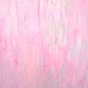 Peut inclure: Œuvre d'art abstraite avec un effet doux et flou. L'image est dominée par des nuances de rose, avec de subtiles variations de ton et de texture. L'impression générale est celle d'un mouvement doux et d'une esthétique onirique.