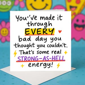 Tarjeta de felicitación de aliento con un fuerte mensaje inspirador para la resiliencia. Tarjeta de felicitación de apoyo a la autoestima. Tarjeta de felicitación motivacional.