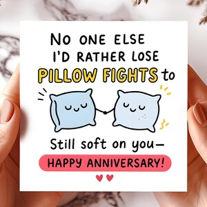 Cartão de aniversário de luta de travesseiros, cartão de felicitações fofo para casais, cartão de celebração romântica personalizado para relacionamentos de parceiros, cartões de felicitações de amor