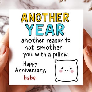 Une autre année sans vous étouffer - Carte d'anniversaire amusante pour les couples - Plaisanterie amour, patience et bataille d'oreillers - Jolies cartes de voeux cadeau