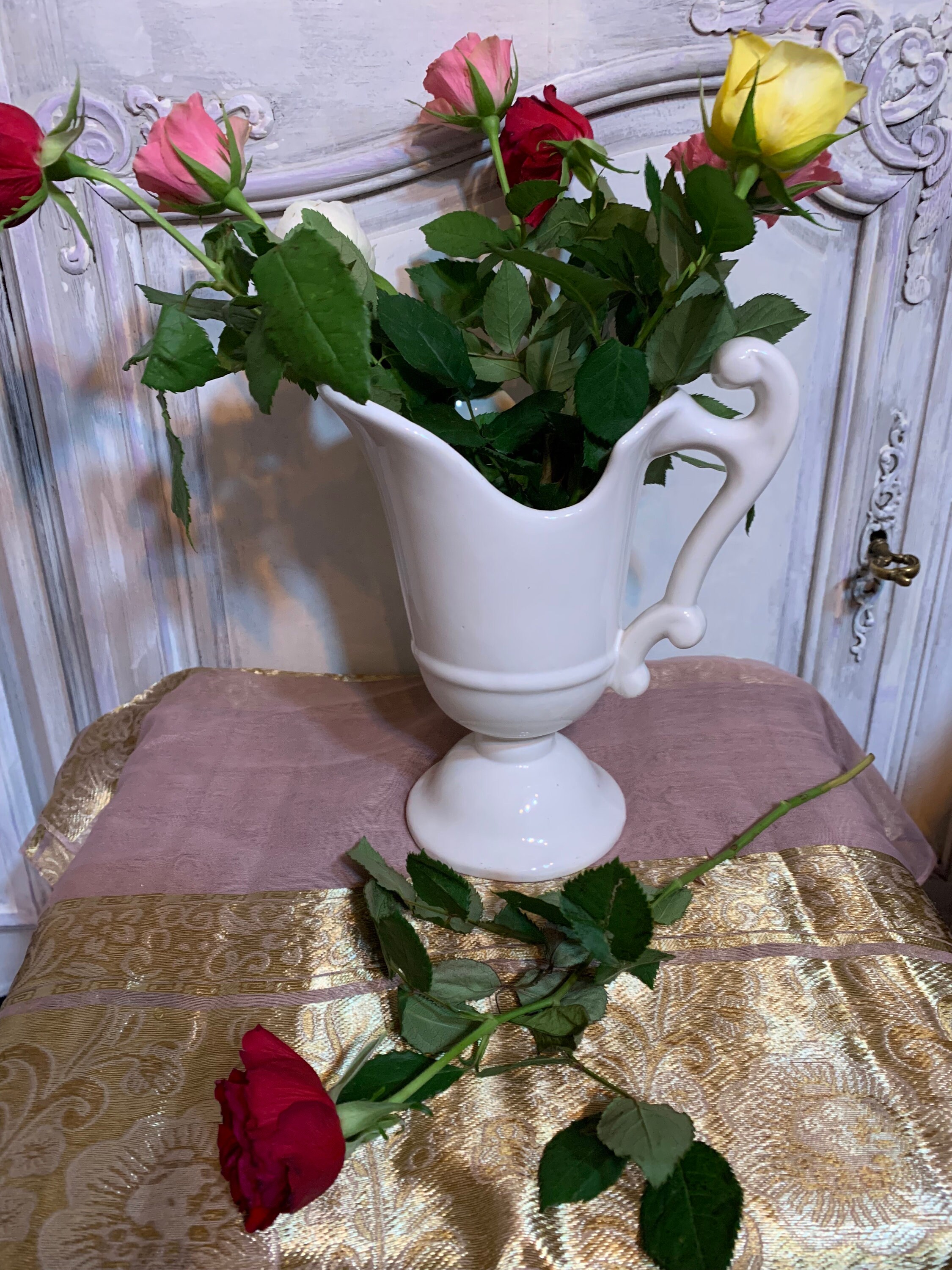 Belle Cruche en Porcelaine