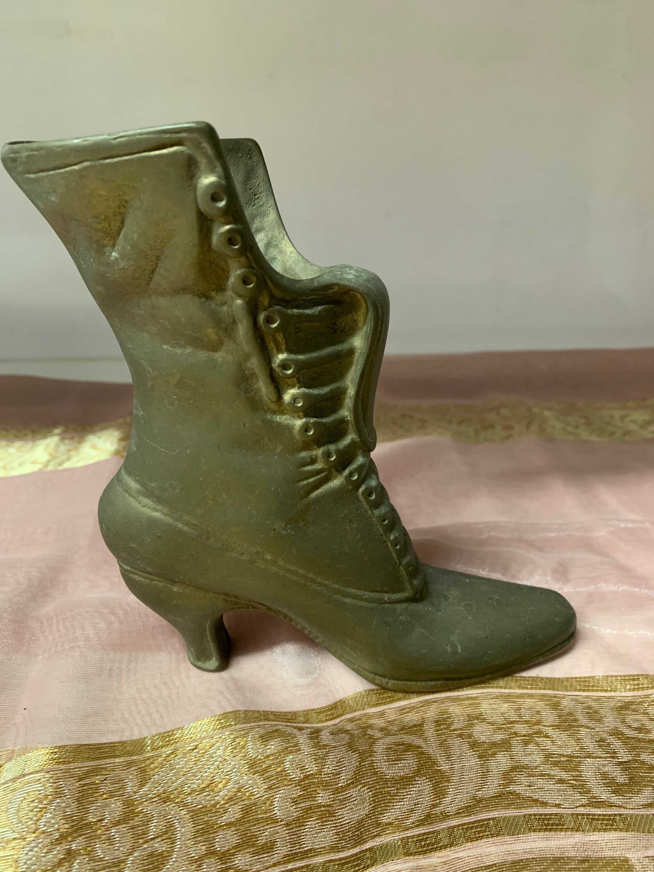 Chaussure en Laiton Vintage