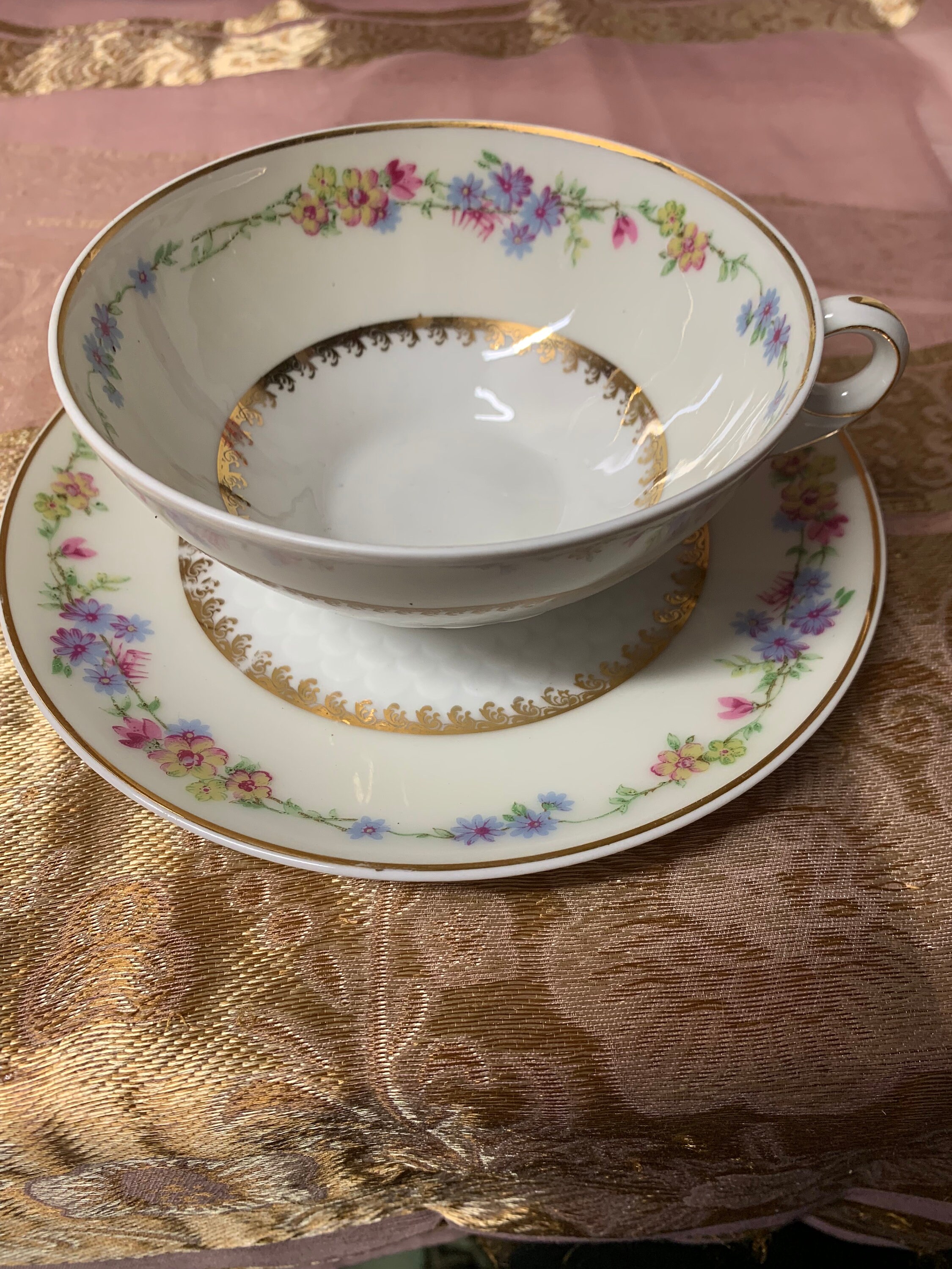 Belle Tasse et Soucoupe Antiques de Limoges