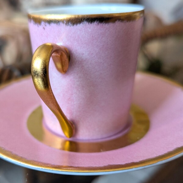 No USA shipping! - SIGNED Limoges porcelain cup and saucer-Rich gilding gold trim-Signature of artist Sophie Villepique, Paris-Height 6 cm