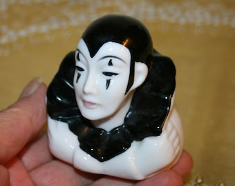 Pierrot Clown Bust ceramic  - 1980s Vintage -gift for her -timeless gift - Christmas gift