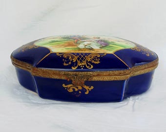 Vintage jewelry box - hand painted ceramic -capodimonte Made in Italy - Gift for her -Christmas gift