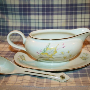 Vintage 1950s porcelain Gravy Boat, Germany Bavaria - timeless gift - gift for her
