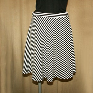 Prada Vintage Made in Italy Geometric Pattern Skirt. Size Prada Vintage Made in Italy Geometric Pattern Skirt. Size