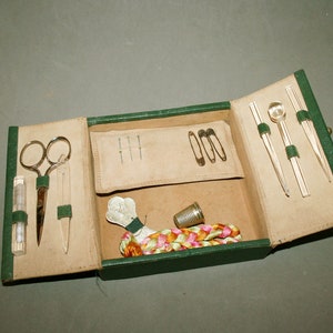 Kit de costura vintage, estuche de costura portátil, caja de costura de cuero, hecho en Italia, regalo para ella