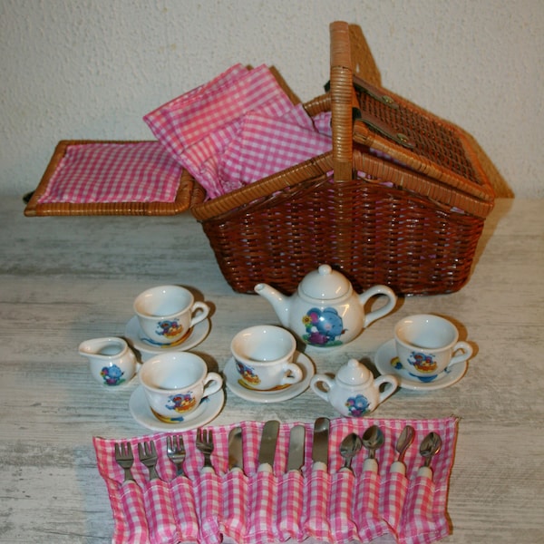 Empty Wicker Picnic Basket On White Stock Image - Image Of Food, Lunch