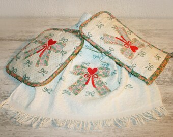 kitchen towel set, oven glove and potholders /Mother's day gift/ Gift for her/Timeless gift
