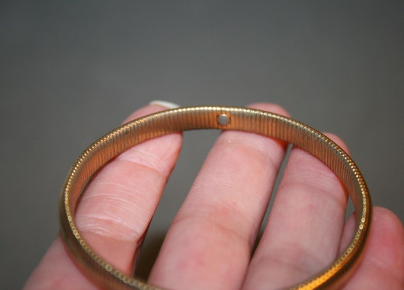 Costume jewelery bracelet, in golden metal, snake… - image 5