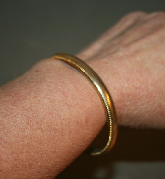 Costume jewelery bracelet, in golden metal, snake… - image 4