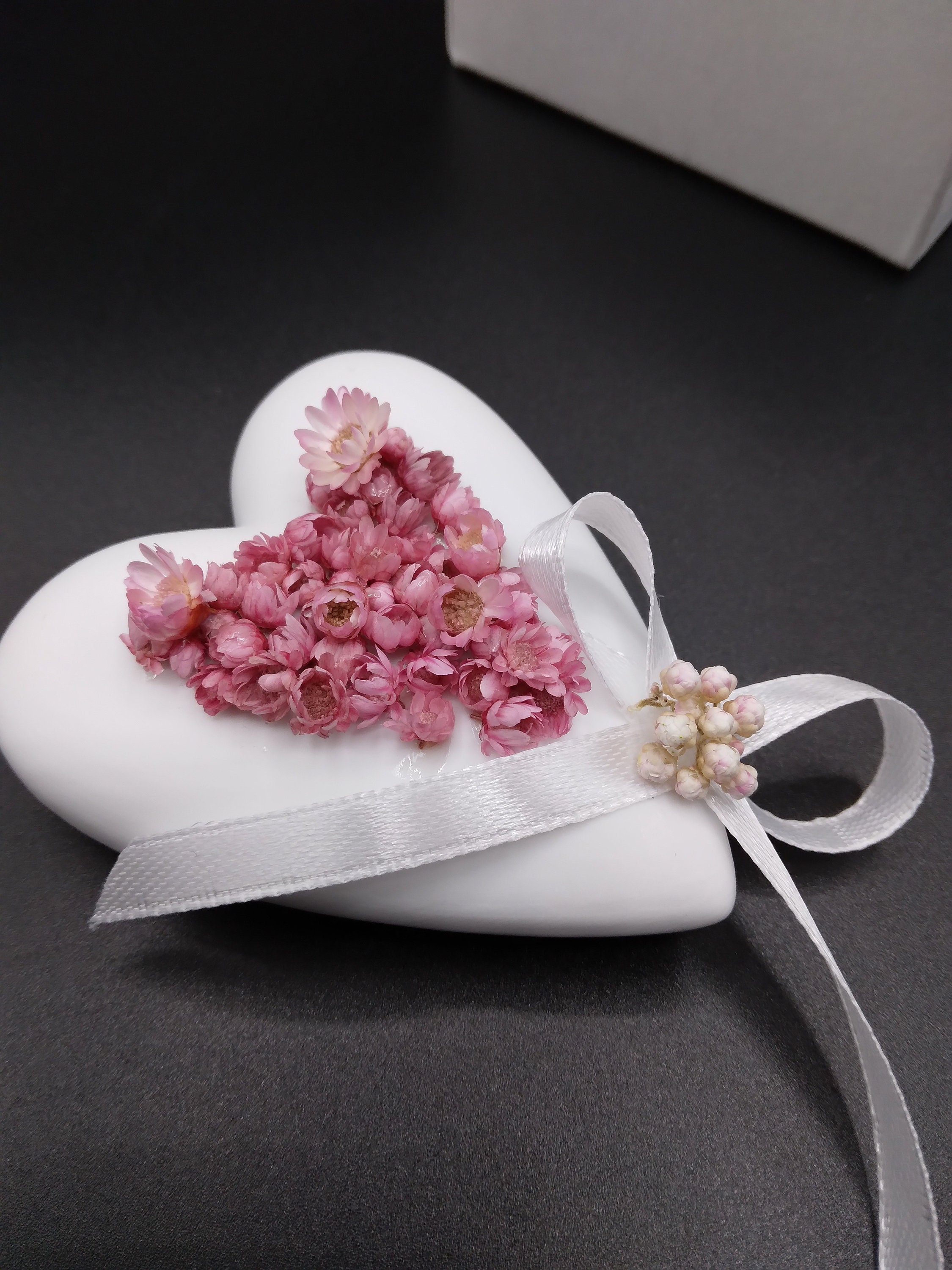 Fleurs Séchées sur Coeur en Porcelaine