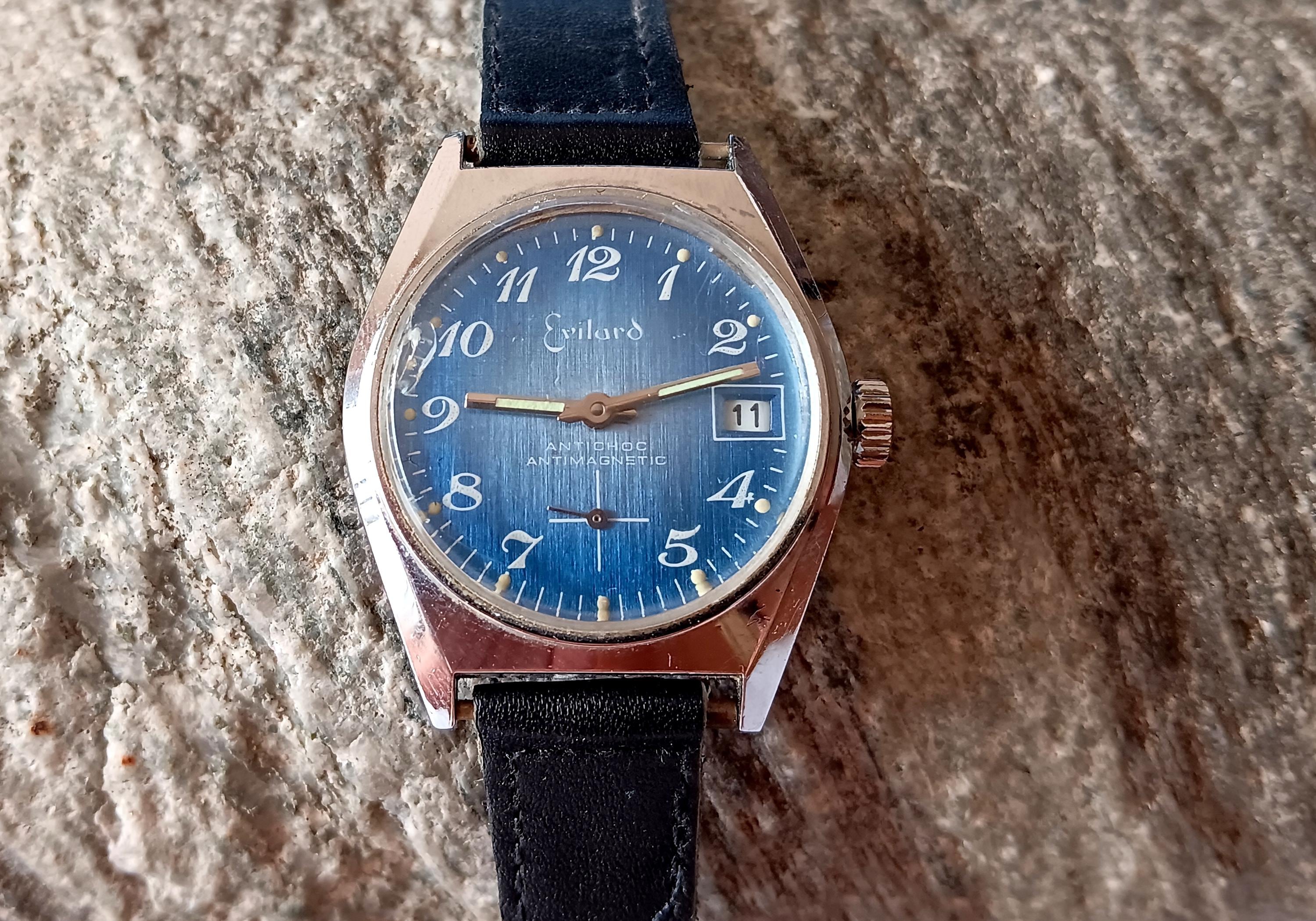 Single hand watch