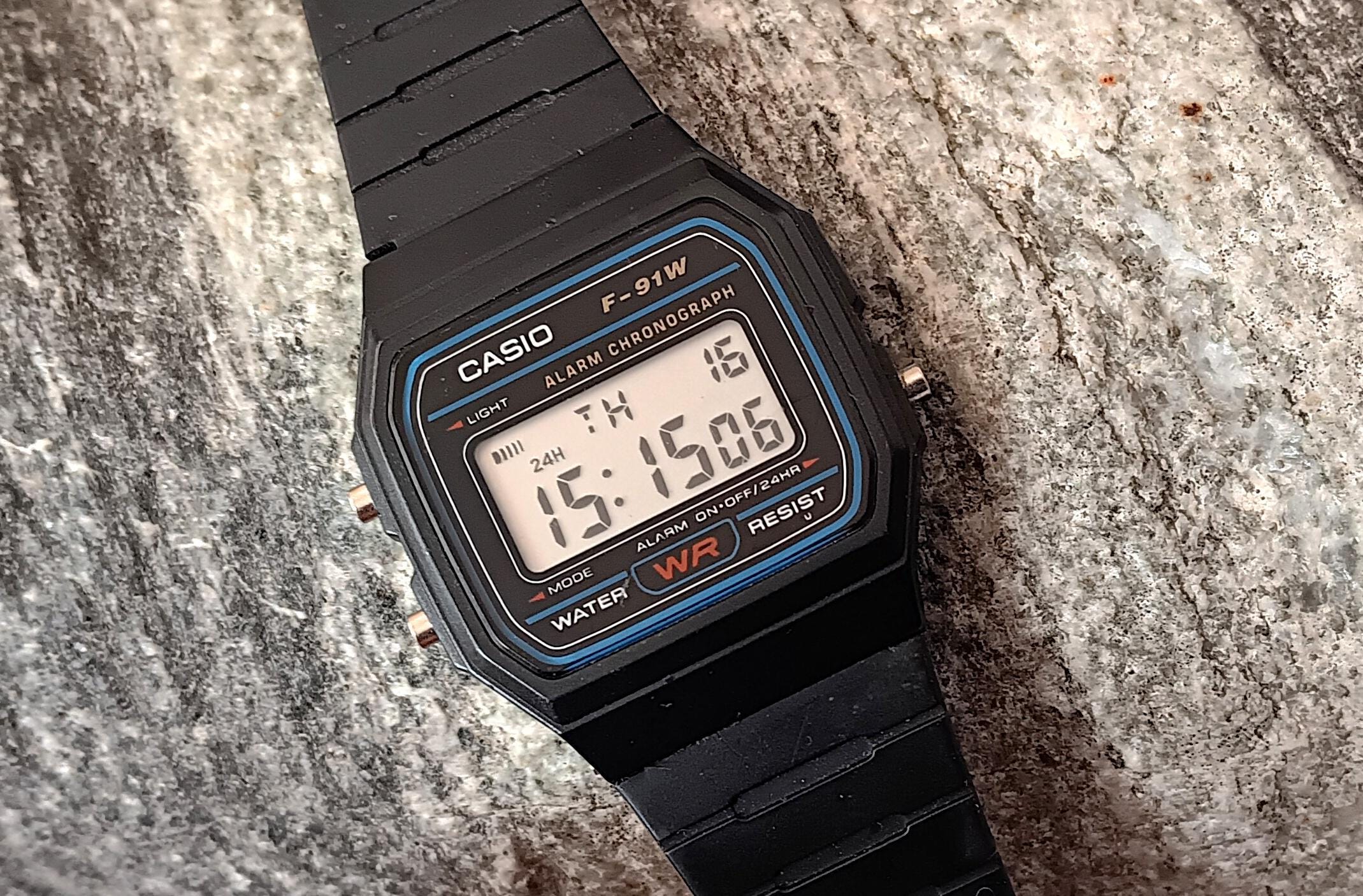 ヴィンテージ腕時計、カシオ、カシオ F-91W、防水、アラーム、クロノ