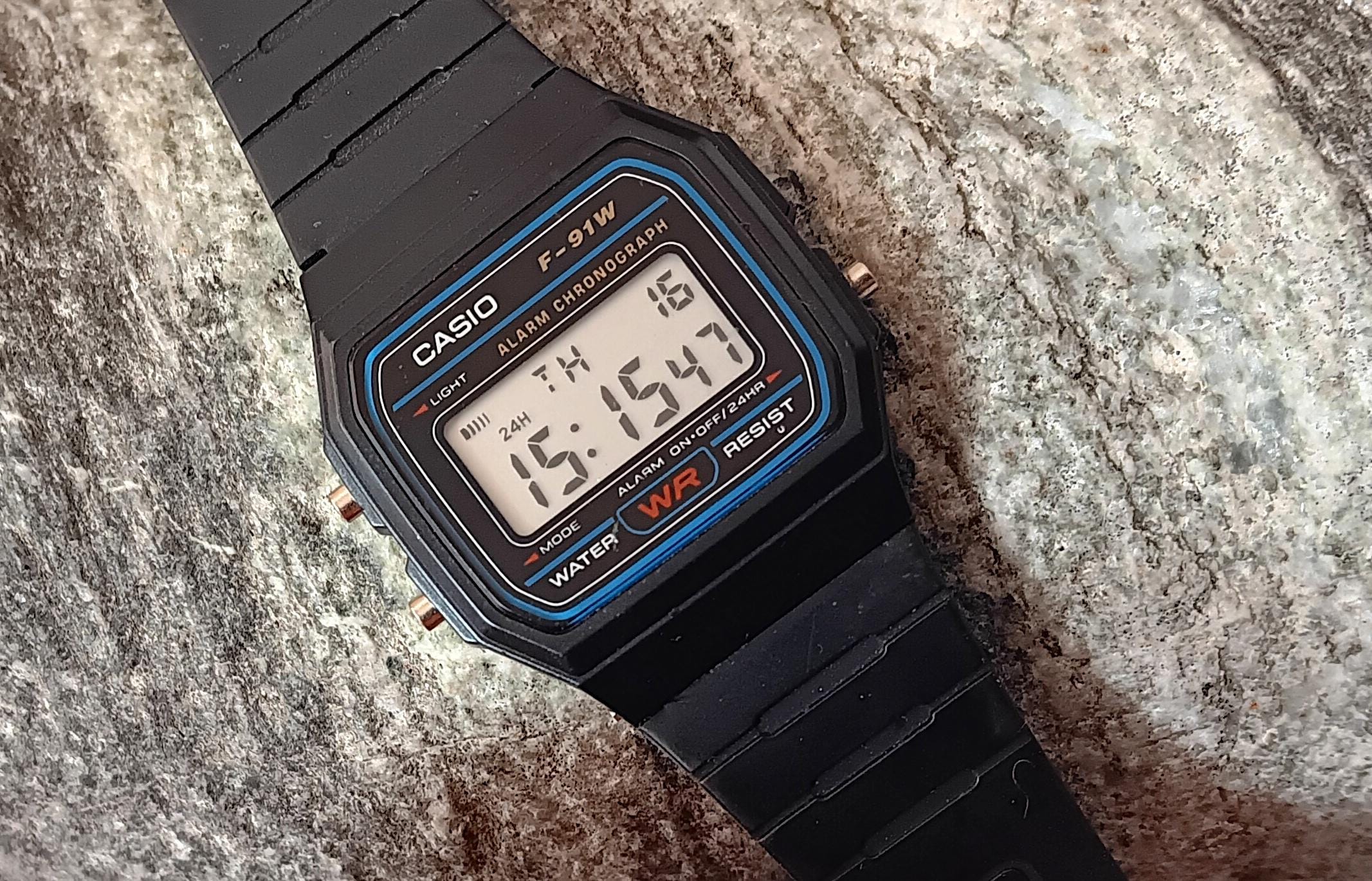 ヴィンテージ腕時計、カシオ、カシオ F-91W、防水、アラーム、クロノ