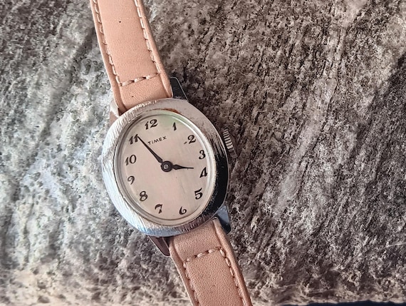 Vintage Timex Mechanical Watch, Ladies Wind Up Wristwatch (23 mm)