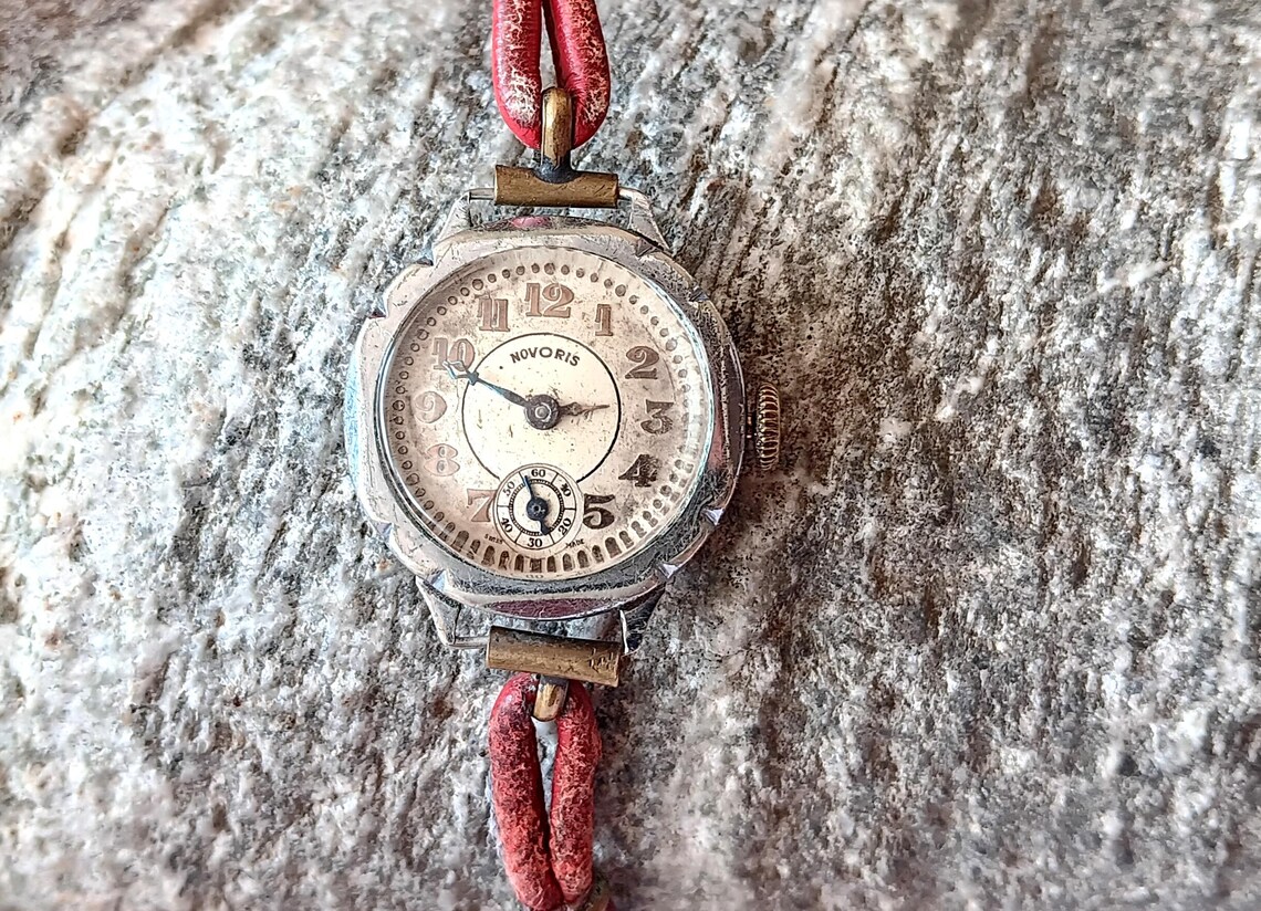 Vintage Novoris Ladies Watch, Swiss Made Art Deco Mechanical Watch, foto 2 de 5