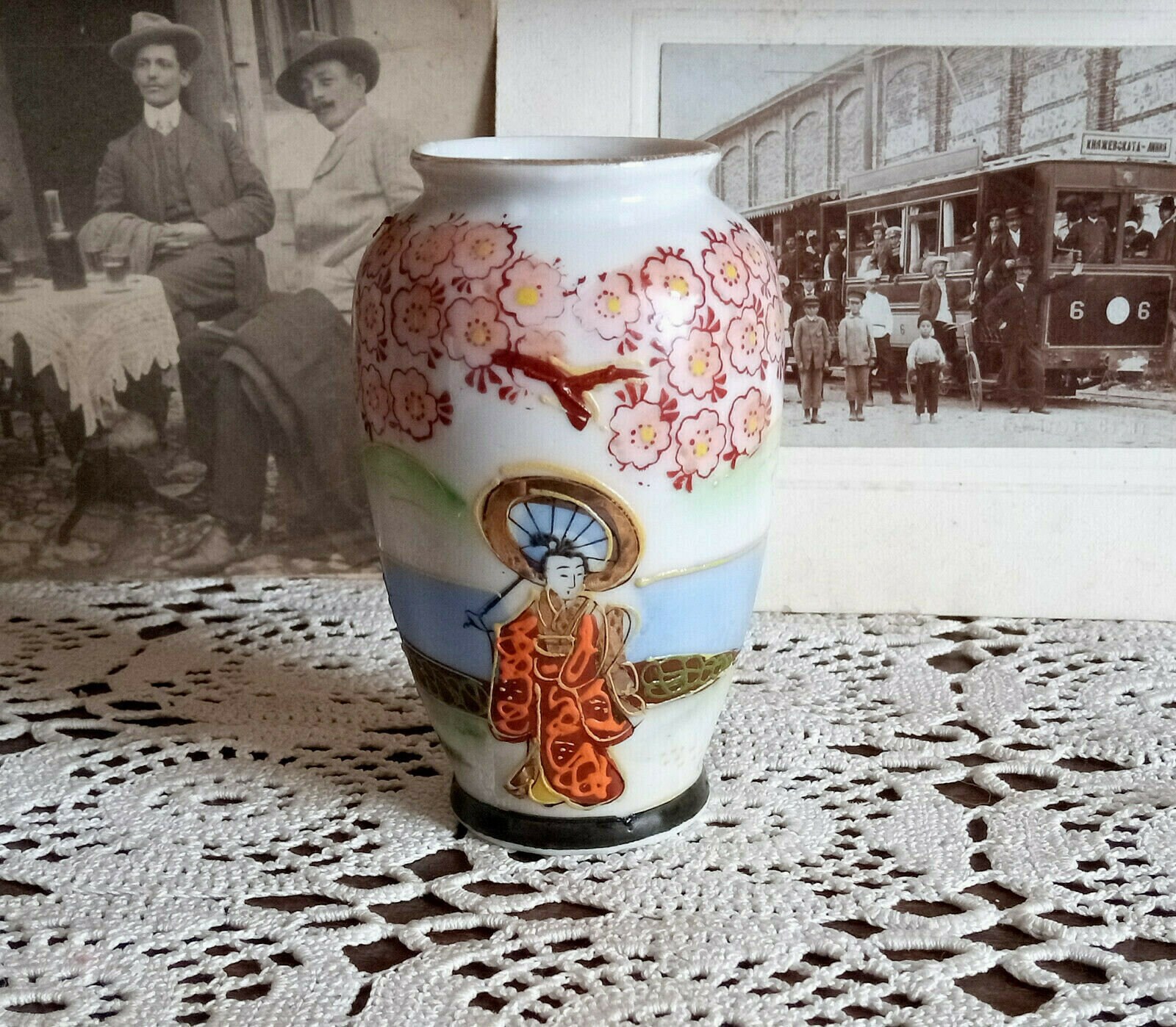 ●JAPANESE MODERN VINTAGE FLOWER VASE● Vintage Japanese Porcelain Vase, Floral Design (3.5/2.3 Inches