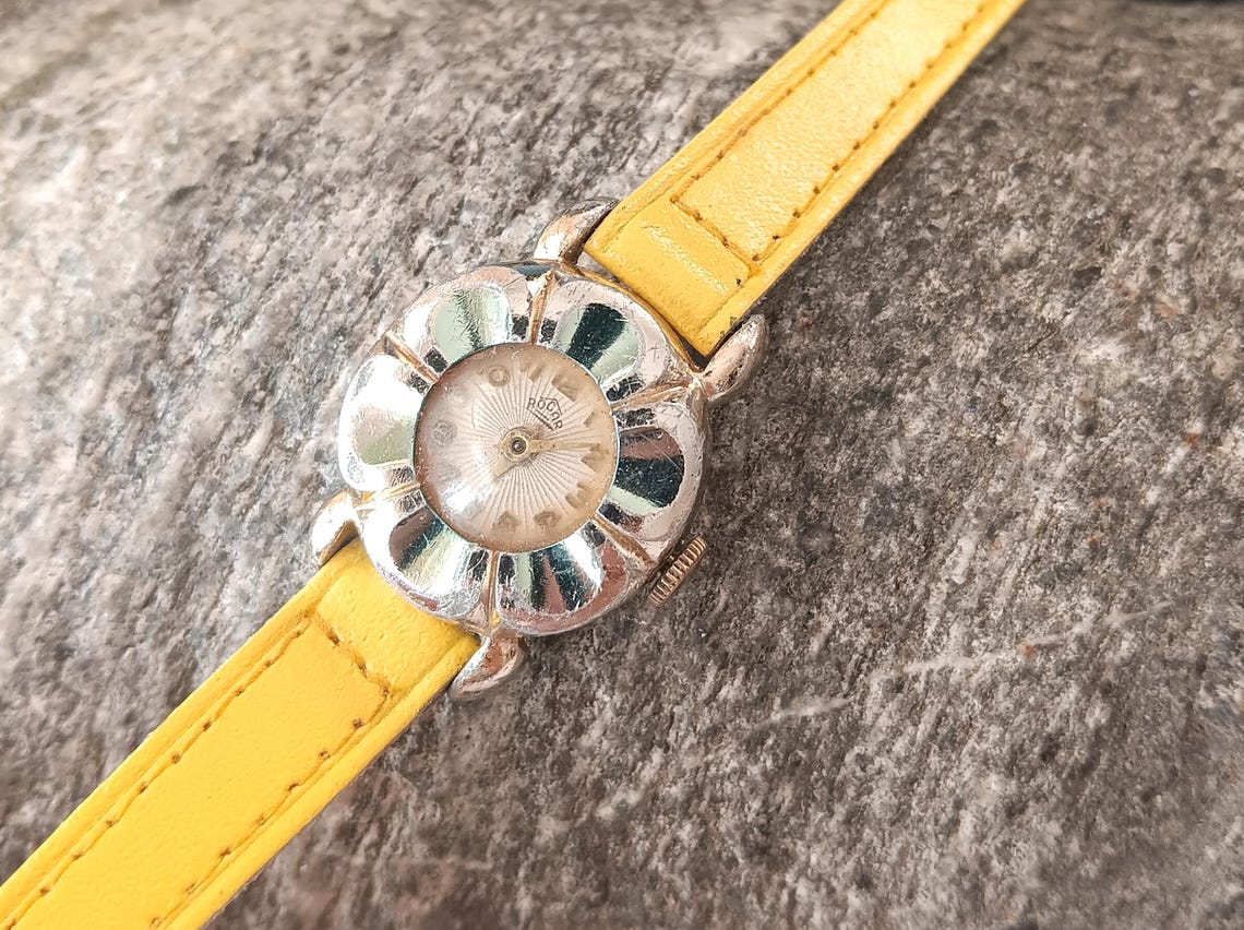 Vintage Rocar Mechanical Ladies Watch, Wind Up, Floral Design, foto 1 di 4