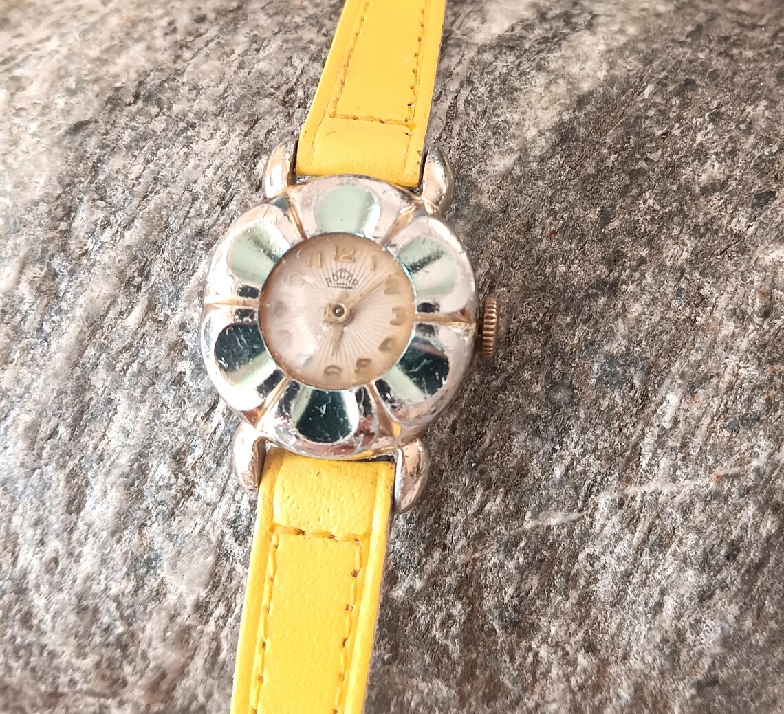 Vintage Rocar Mechanical Ladies Watch, Wind Up, Floral Design, foto 2 di 4
