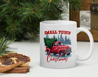 Hallmark Small Town kerstmok – rode vrachtwagen met kerstboom – gezellig koffiekopje voor de feestdagen – vintage kerstmok – landelijke kerst