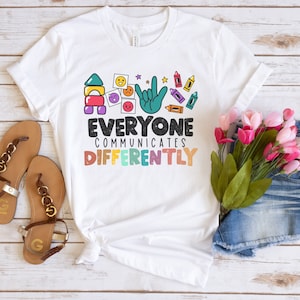 Jeder kommuniziert anders Shirt | Inklusionsshirt | Diversity Shirt | Equity Shirt | Lehrershirt | Ratgeber Shirt | Lehrer Geschenk