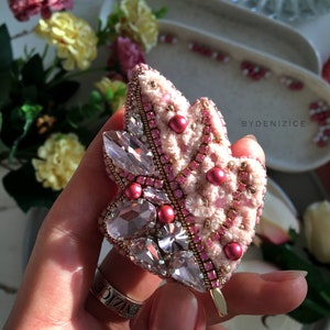 Beaded leaf brooch, leaf lapel pin, gift for her, christmas gift