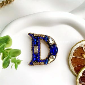 Broche con la letra D hecho a mano, broche con el nombre como regalo, broche con la letra personalizada, pin personal hecho a mano, regalo para ella, regalo de Navidad