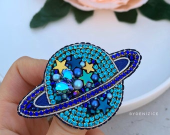 Handgemachte Perlen Brosche: Strass & Perlen Anstecknadel