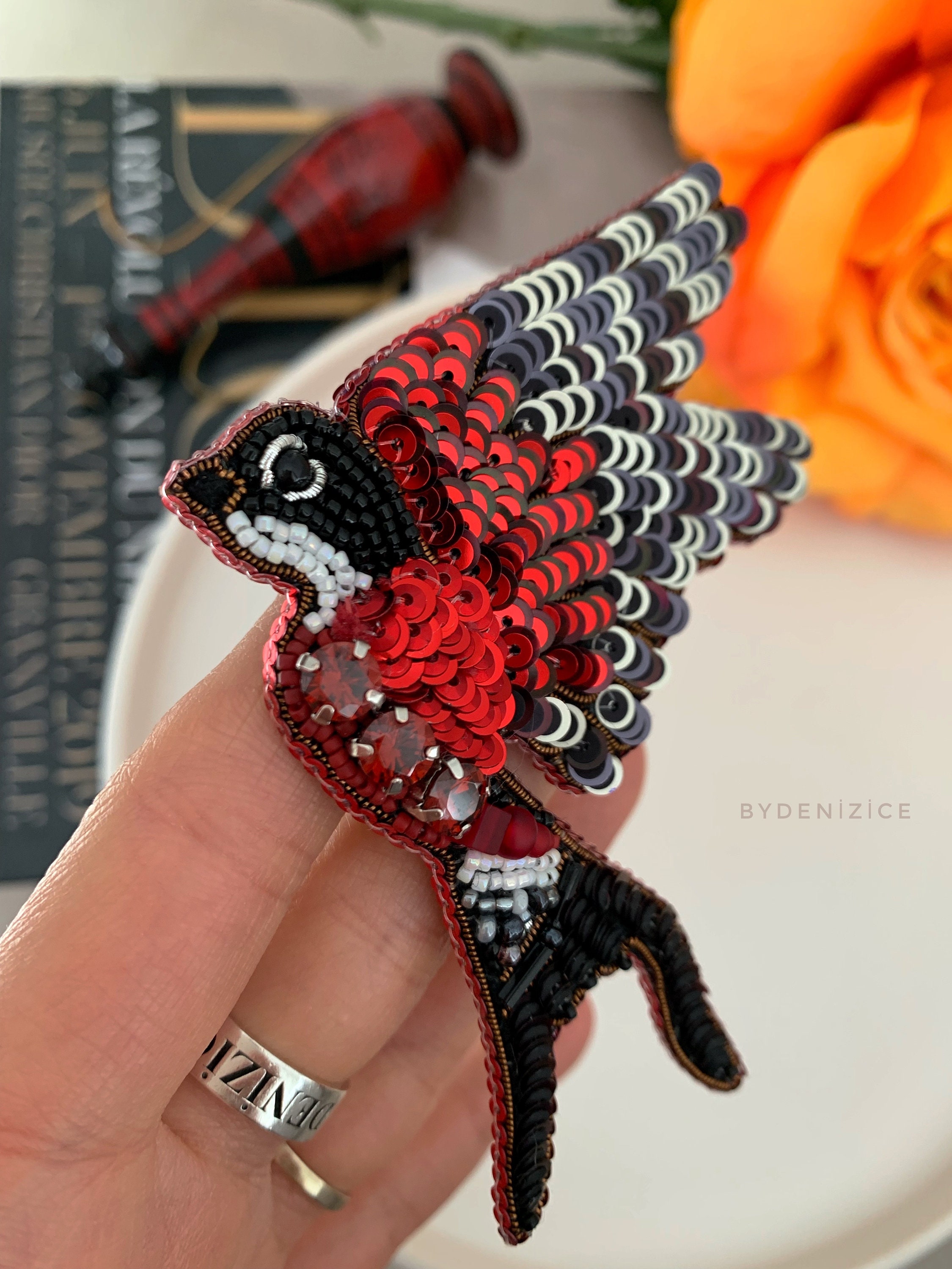 Broche Oiseau Hirondelle Rouge - Dimensions 5,2 X 4,5 Cm - Bijou Déco Vendeur Français