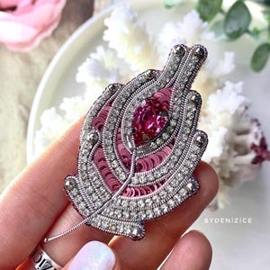 Feder Brosche, Feder Pin, handgemachter Federschmuck, Geschenk für Sie