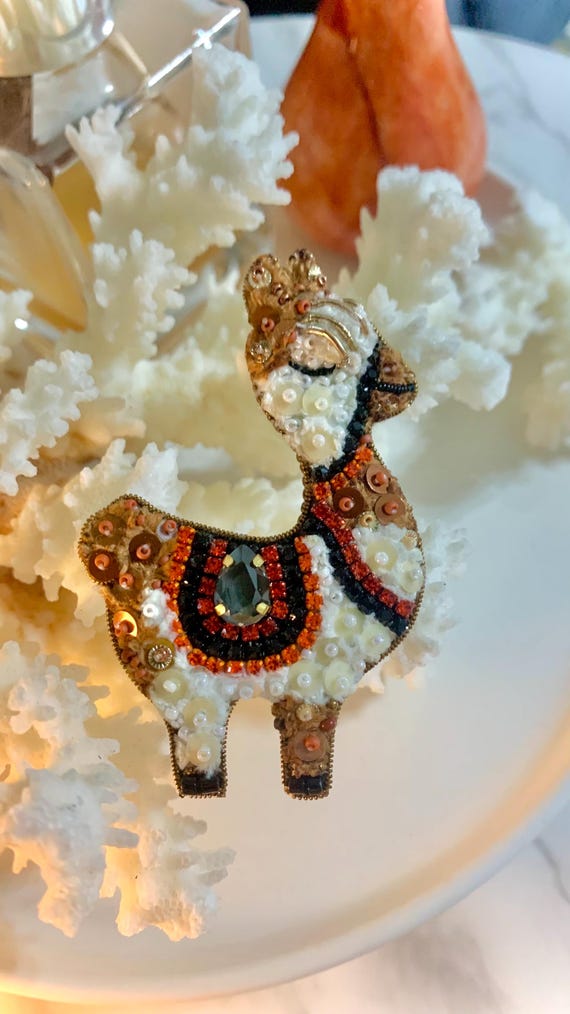 Broche Résine Argentée Motif Lama - Occasion En Parfait état, Accessoire Déco Sympa