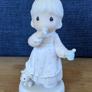 Vintage Collectible Precious Moments &quot;Memories Are Made Of This&quot; Figurine 529982 by Samuel J Butcher 1991