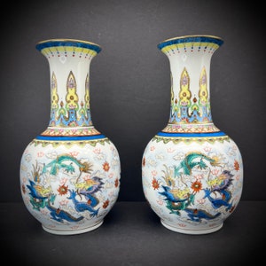 Pair of Chinese Dragon Wucai Vases Porcelain Double Twin Dragons Ceramic Chinoiserie Asian Oriental Decor Vintage 五彩 MARKED 中国制造 7.75&quot;