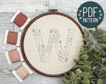Alphabet de broderie florale lettre W monogramme initial broderie motif PDF téléchargement numérique