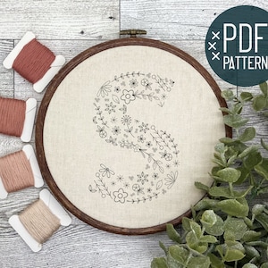 Padrão de bordado inicial do alfabeto floral em PDF, download digital instantâneo, bordado de monograma floral para iniciantes, bordado à mão letra S