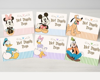 Peut inclure: Cartes avec des personnages Disney tels que Mickey Mouse, Minnie Mouse, Donald Duck, Daisy Duck, Dingo et Pluto. Chaque carte porte l'inscription "Hot Diggity Dogs" avec une icône de tête de Mickey.